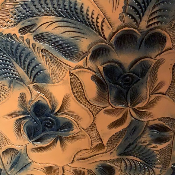 Hand tooled Mexican Blue/Green/Cream Leather Bag. - Picture 3 of 5